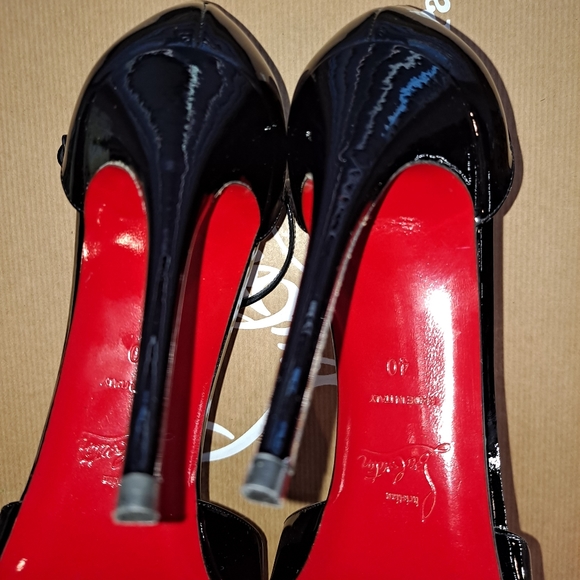 Christian Louboutin Senora black patent leather t-strap sandal size 40 - Picture 2 of 5